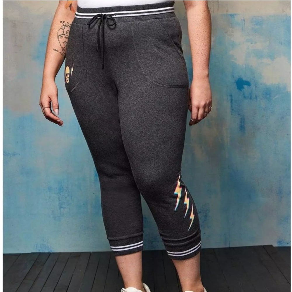 Nwt Torrid size 2 skull and bolt gray fleece joggers